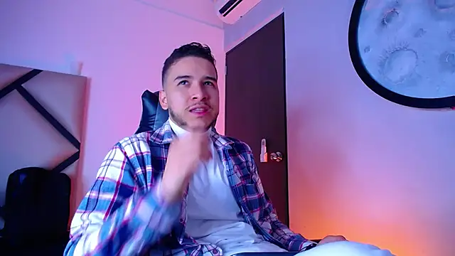 Snapshot of mike_257 chatting on December 4, 11:41 am mike 257 online show from December 4, 11:41 am