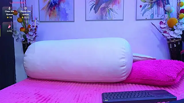 Snapshot of Scarlet_desiree chatting on November 13, 12:15 pm Scarlet desiree online show from November 13, 12:15 pm