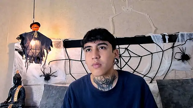 Snapshot of SantiOlsen chatting on October 24, 11:39 am SantiOlsen online show from October 24, 11:39 am