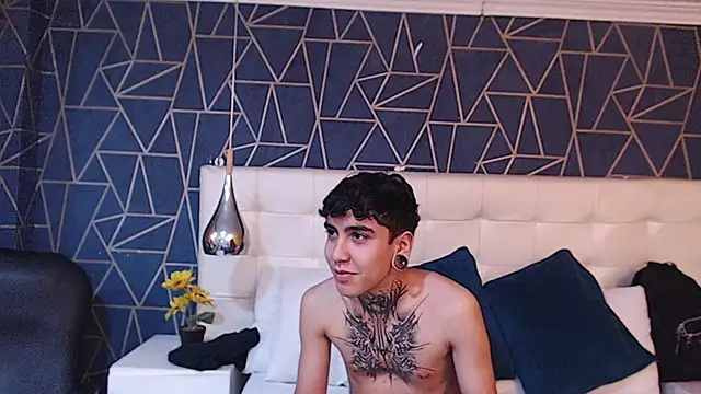 Snapshot of SantiOlsen chatting on October 29, 11:34 am SantiOlsen online show from October 29, 11:34 am