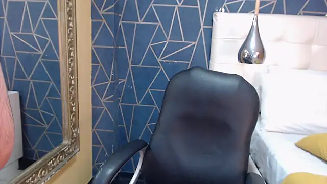 Snapshot of SantiOlsen chatting on November 2, 3:53 am SantiOlsen online show from November 2, 3:53 am