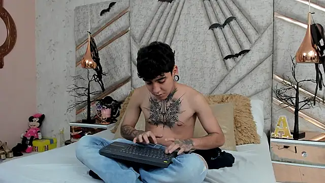 Snapshot of SantiOlsen chatting on November 3, 3:41 am SantiOlsen online show from November 3, 3:41 am