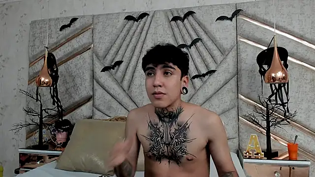 Snapshot of SantiOlsen chatting on November 5, 3:17 am SantiOlsen online show from November 5, 3:17 am