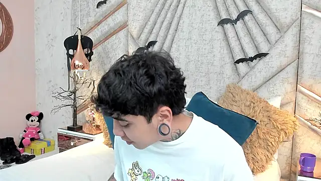 Snapshot of SantiOlsen chatting on November 11, 12:27 pm SantiOlsen online show from November 11, 12:27 pm