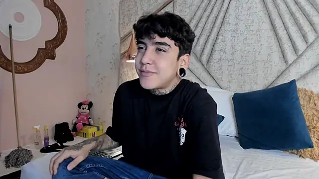 Snapshot of SantiOlsen chatting on November 12, 12:38 pm SantiOlsen online show from November 12, 12:38 pm