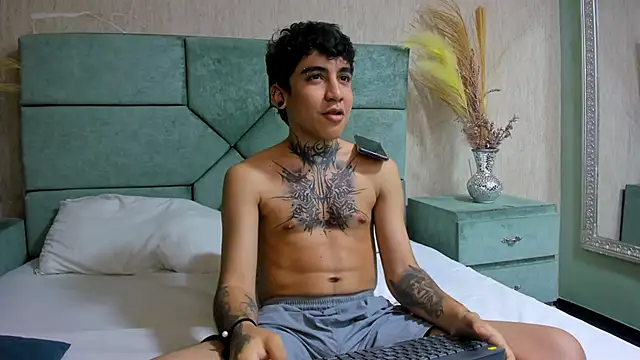 Snapshot of SantiOlsen chatting on November 16, 12:33 pm SantiOlsen online show from November 16, 12:33 pm