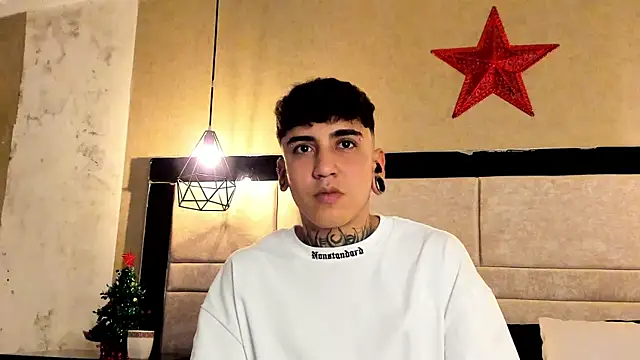 Snapshot of SantiOlsen chatting on November 29, 2:58 am SantiOlsen online show from November 29, 2:58 am