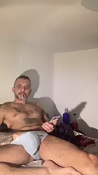 Italmanu85 online show from November 17, 1:00 am