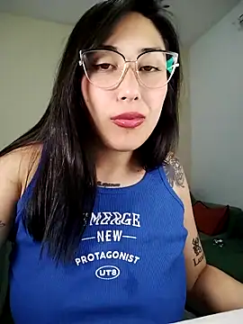 Snapshot of Chinitaaa28 chatting on November 2, 3:20 am Chinitaaa28 online show from November 2, 3:20 am