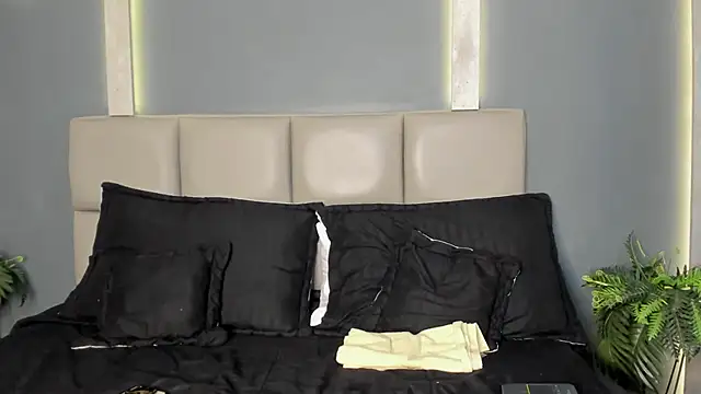 ArohomLester online show from December 1, 11:15 am