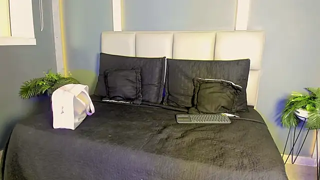 ArohomLester online show from February 17, 4:02 pm