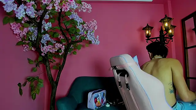 ArohomLester online show from February 28, 6:53 pm