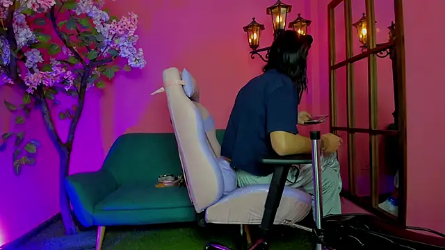 ArohomLester online show from March 12, 2:01 pm