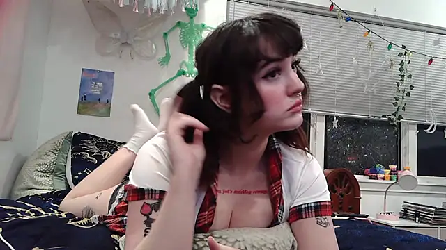 Snapshot of Trickylucy555 chatting on February 11, 5:34 am Trickylucy555 online show from February 11, 5:34 am