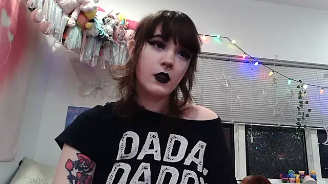 Snapshot of Trickylucy555 chatting on February 13, 10:44 am Trickylucy555 online show from February 13, 10:44 am