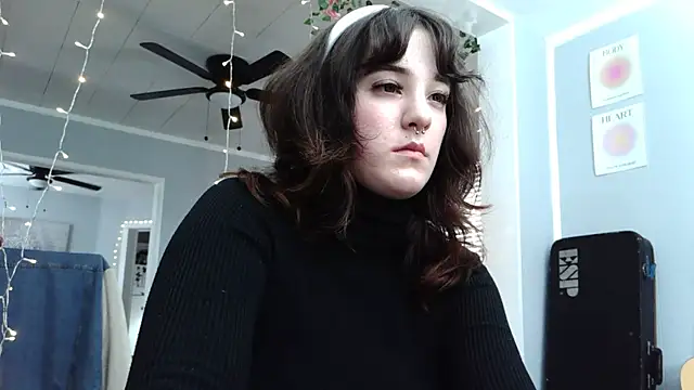 Snapshot of Trickylucy555 chatting on March 14, 5:18 pm Trickylucy555 online show from March 14, 5:18 pm