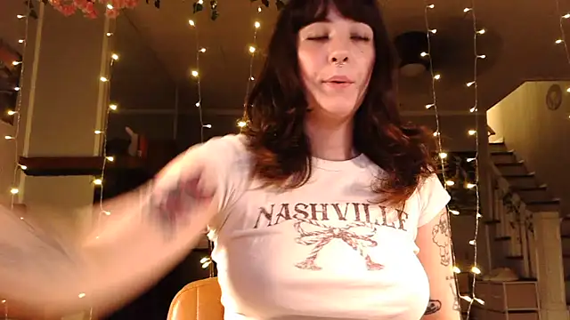 Trickylucy555 online show from June 16, 3:42 am