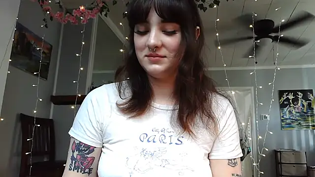 Trickylucy555 online show from June 17, 6:42 pm