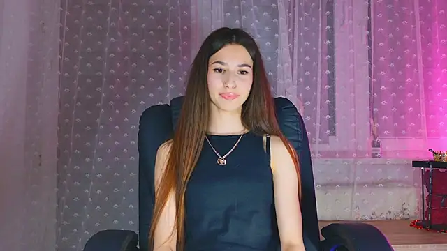 Bella Rosee4u online show from August 2, 8:18 pm