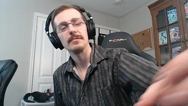 Snapshot of CasuallyCorrupt chatting on November 6, 7:09 am CasuallyCorrupt online show from November 6, 7:09 am