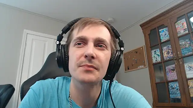 Snapshot of CasuallyCorrupt chatting on December 4, 6:34 am CasuallyCorrupt online show from December 4, 6:34 am