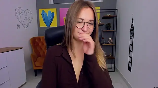 HazelWhityy online show from May 26, 6:09 am