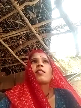 Snapshot of queen_sonam chatting on October 20, 7:53 am queen sonam online show from October 20, 7:53 am