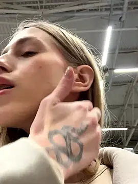 kira mia online show from January 12, 4:01 pm