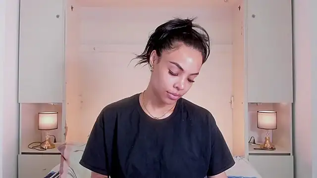 Snapshot of Blackywhiite chatting on December 21, 6:42 am Blackywhiite online show from December 21, 6:42 am