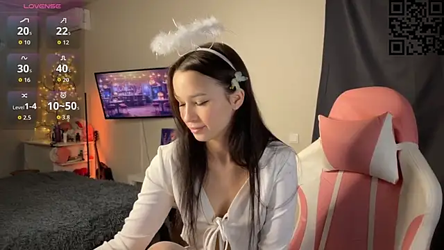 Snapshot of ella_simons chatting on October 25, 9:09 pm ella simons online show from October 25, 9:09 pm