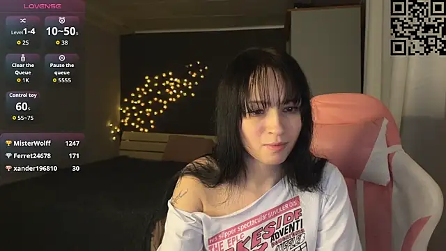 Snapshot of ella_simons chatting on March 25, 11:33 pm ella simons online show from March 25, 11:33 pm