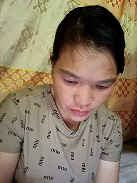 Snapshot of chipu06 chatting on October 27, 1:42 am chipu06 online show from October 27, 1:42 am