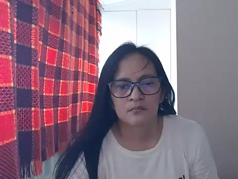 Snapshot of Kinkybela2025 chatting on April 12, 5:12 am Kinkybela2025 online show from April 12, 5:12 am