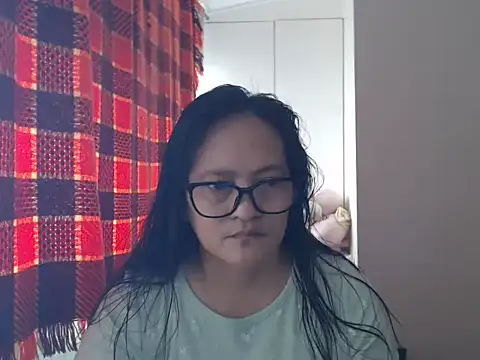 Snapshot of Kinkybela2025 chatting on April 15, 12:39 am Kinkybela2025 online show from April 15, 12:39 am
