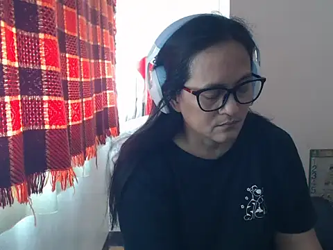 Snapshot of Kinkybela2025 chatting on June 7, 12:37 am Kinkybela2025 online show from June 7, 12:37 am