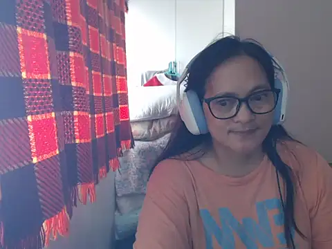 Snapshot of Kinkybela2025 chatting on June 19, 12:59 am Kinkybela2025 online show from June 19, 12:59 am
