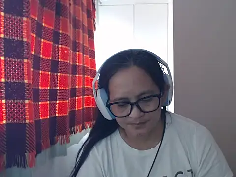 Snapshot of Kinkybela2025 chatting on July 19, 1:53 am Kinkybela2025 online show from July 19, 1:53 am