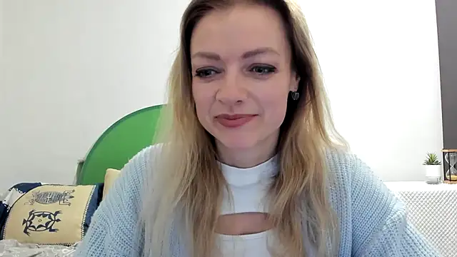 Snapshot of Salionne chatting on March 20, 8:46 pm Salionne online show from March 20, 8:46 pm