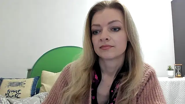 Snapshot of Salionne chatting on March 24, 6:46 pm Salionne online show from March 24, 6:46 pm