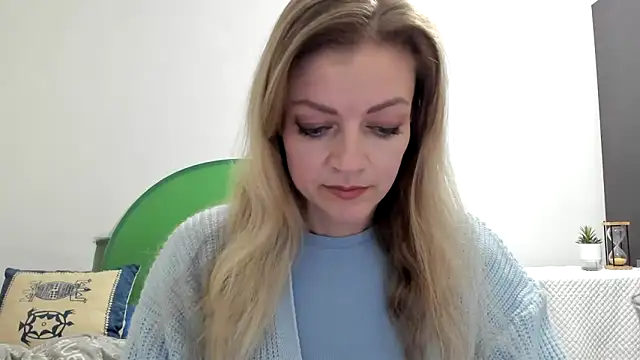 Snapshot of Salionne chatting on March 25, 7:20 pm Salionne online show from March 25, 7:20 pm