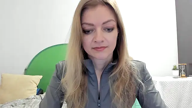 Snapshot of Salionne chatting on March 27, 9:14 pm Salionne online show from March 27, 9:14 pm