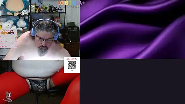 Snapshot of geekycastillo chatting on May 3, 3:23 am geekycastillo online show from May 3, 3:23 am