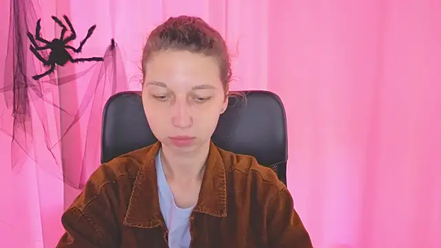 CuteEllii online show from November 1, 10:50 am