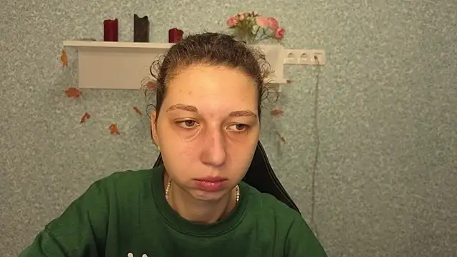 CuteEllii online show from December 3, 5:15 am