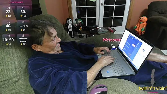 Snapshot of DoubleTrouble59 chatting on October 27, 4:27 am DoubleTrouble59 online show from October 27, 4:27 am