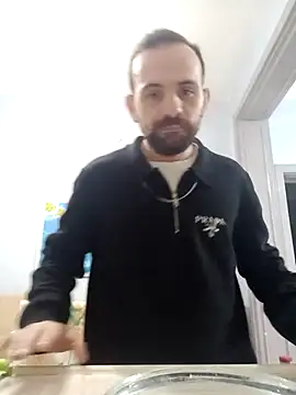 Snapshot of lazzzz09 chatting on October 25, 3:18 pm lazzzz09 online show from October 25, 3:18 pm