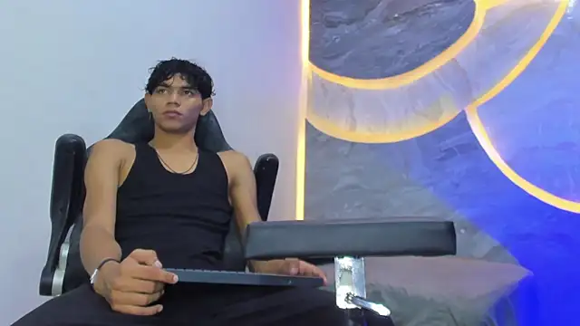 Sex Boy 33  online show from November 10, 4:11 am