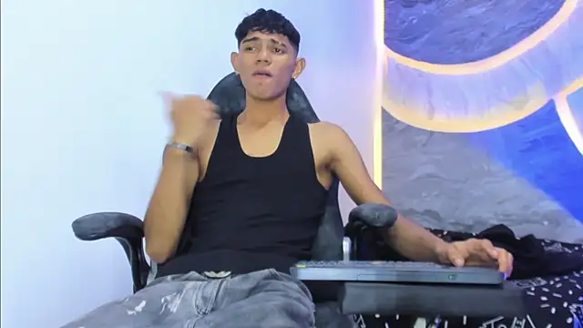 Sex Boy 33  online show from December 14, 6:30 am