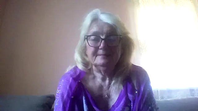 AmyLove353 online show from June 5, 3:46 am