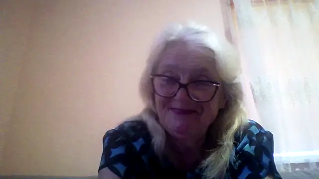 Snapshot of AmyLove353 chatting on June 25, 2:33 am AmyLove353 online show from June 25, 2:33 am